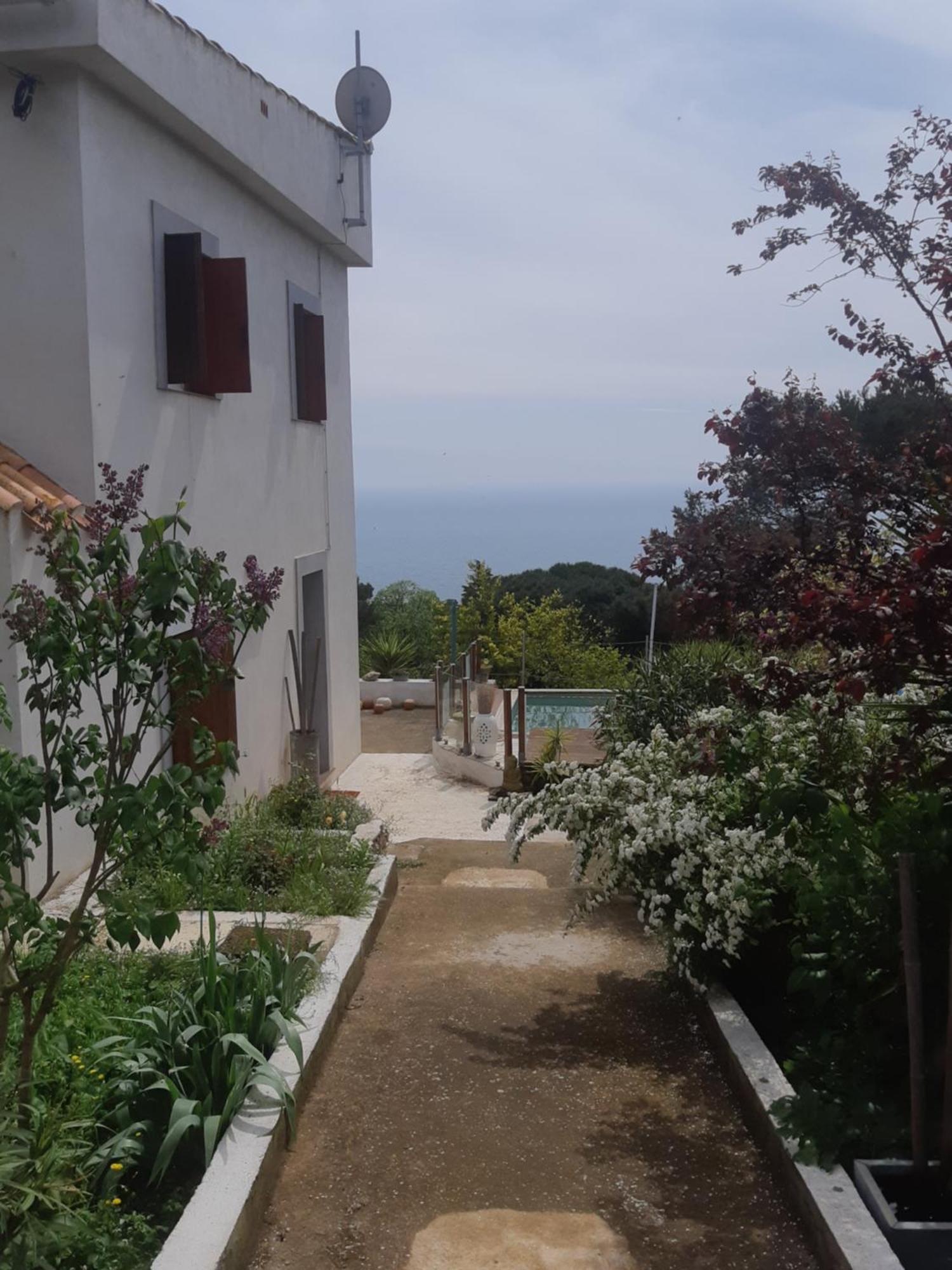 Haut De Villa Au Mont St Clair Vue Exceptionnelle Mer Et Foret Terrasses, Piscine, Petanque, Solarium Prives Сет Екстериор снимка